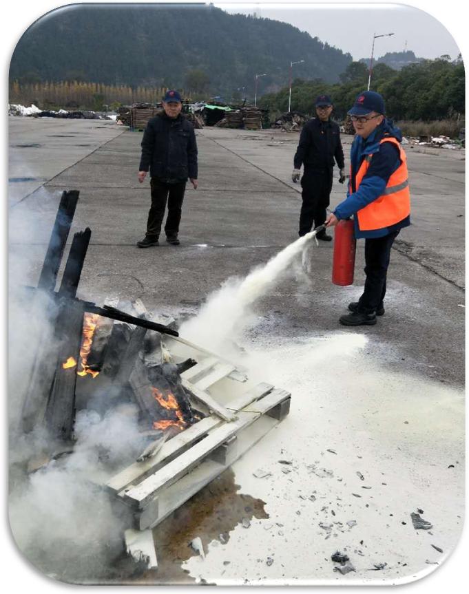 四川天马玻璃有限公司急救安全知识培训暨应急疏散和消防灭火演练活动报道(图12)