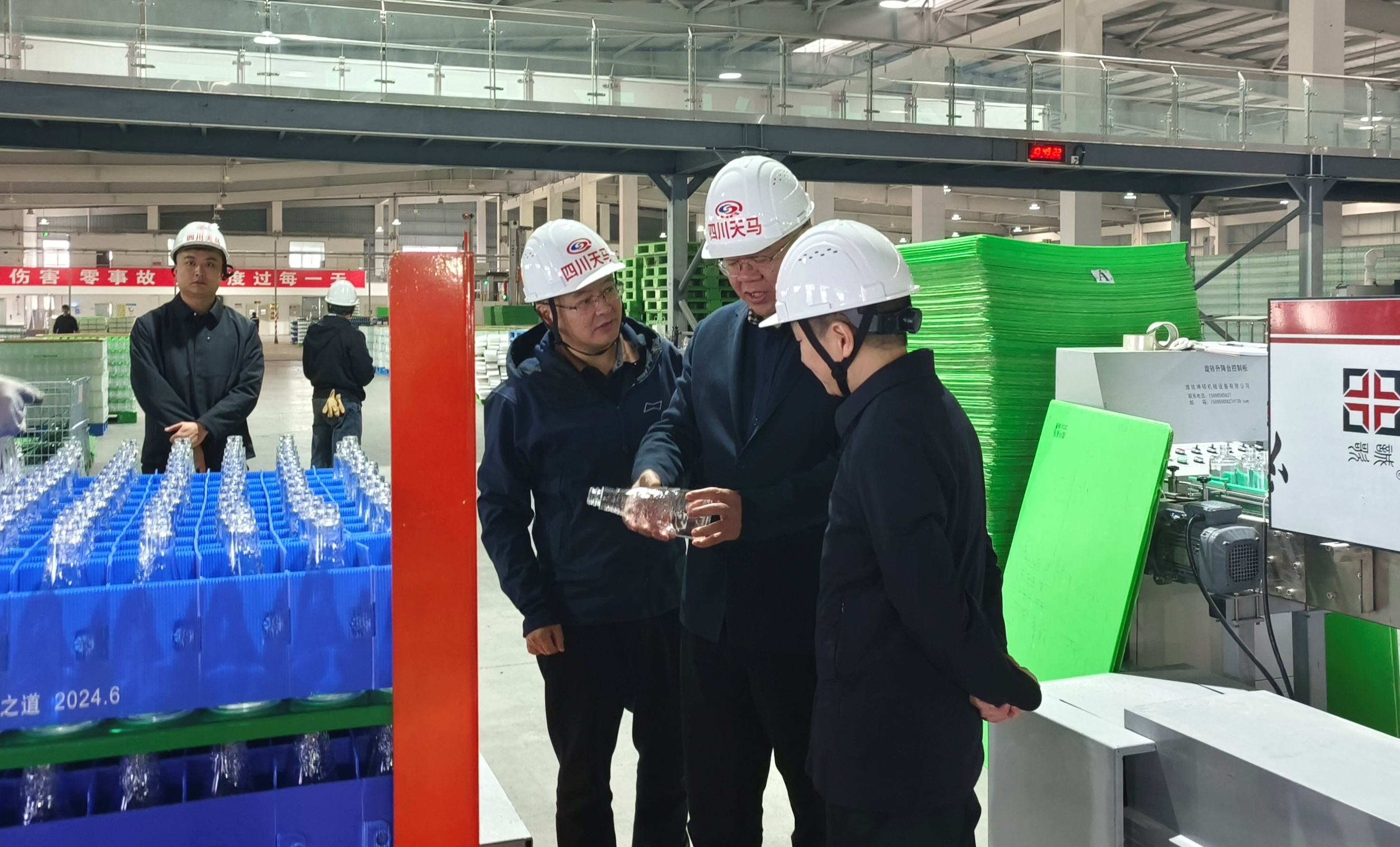 赋能生产强信心 砥砺奋进启新程 —— 舍得酒业董事长蒲吉洲带队视察天马 4# 窑炉试生产项目(图2)